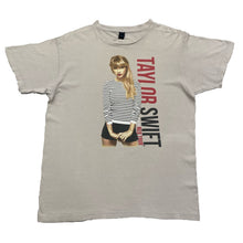 Load image into Gallery viewer, Taylor Swift Tilted 2013 The Red Tour Rare Concert T-Shirt Women’s Medium