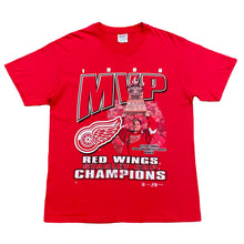 Load image into Gallery viewer, Vintage 1998 NHL Detroit Red Wings Stanley Cup Champions MVP Steve Yzerman T-Shirt Men’s Large