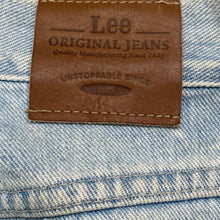 Load image into Gallery viewer, Vintage Lee Mom Jeans Women’s Size 6 M
