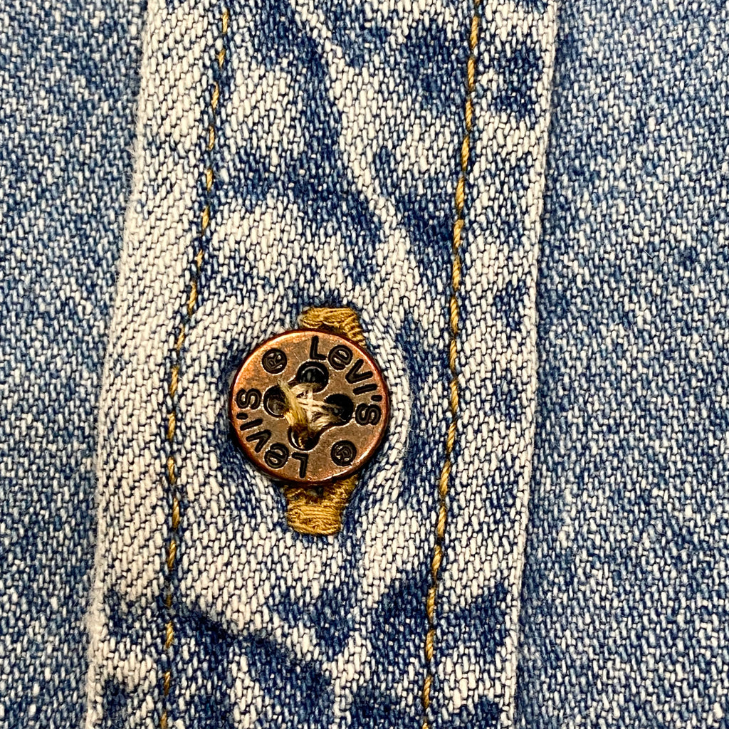 Vintage Levis Red Tab Metal Button Medium Wash Blue Denim Shirt Men’s Large
