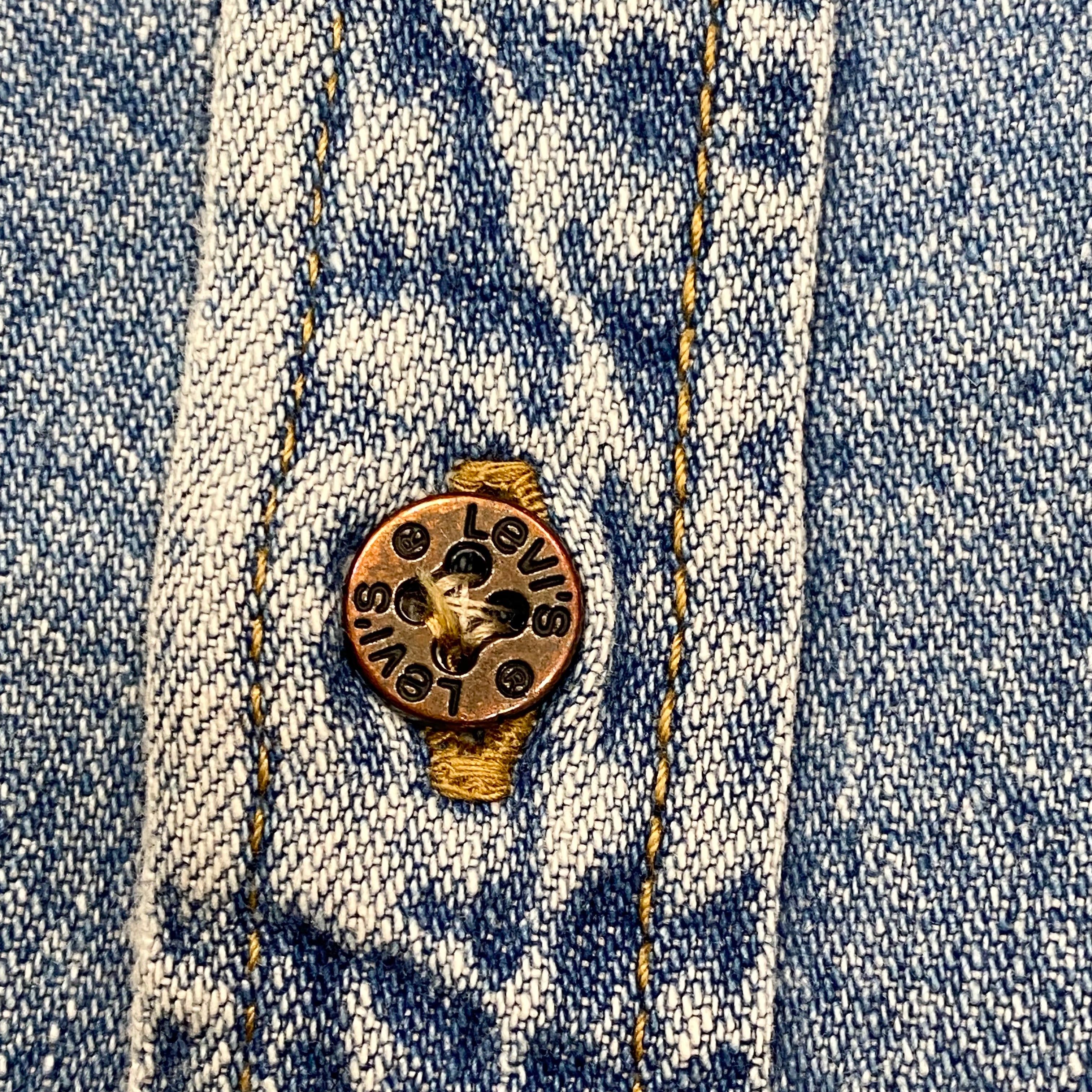 Vintage Levis Red Tab Metal Button Medium Wash Blue Denim Shirt Men’s Large