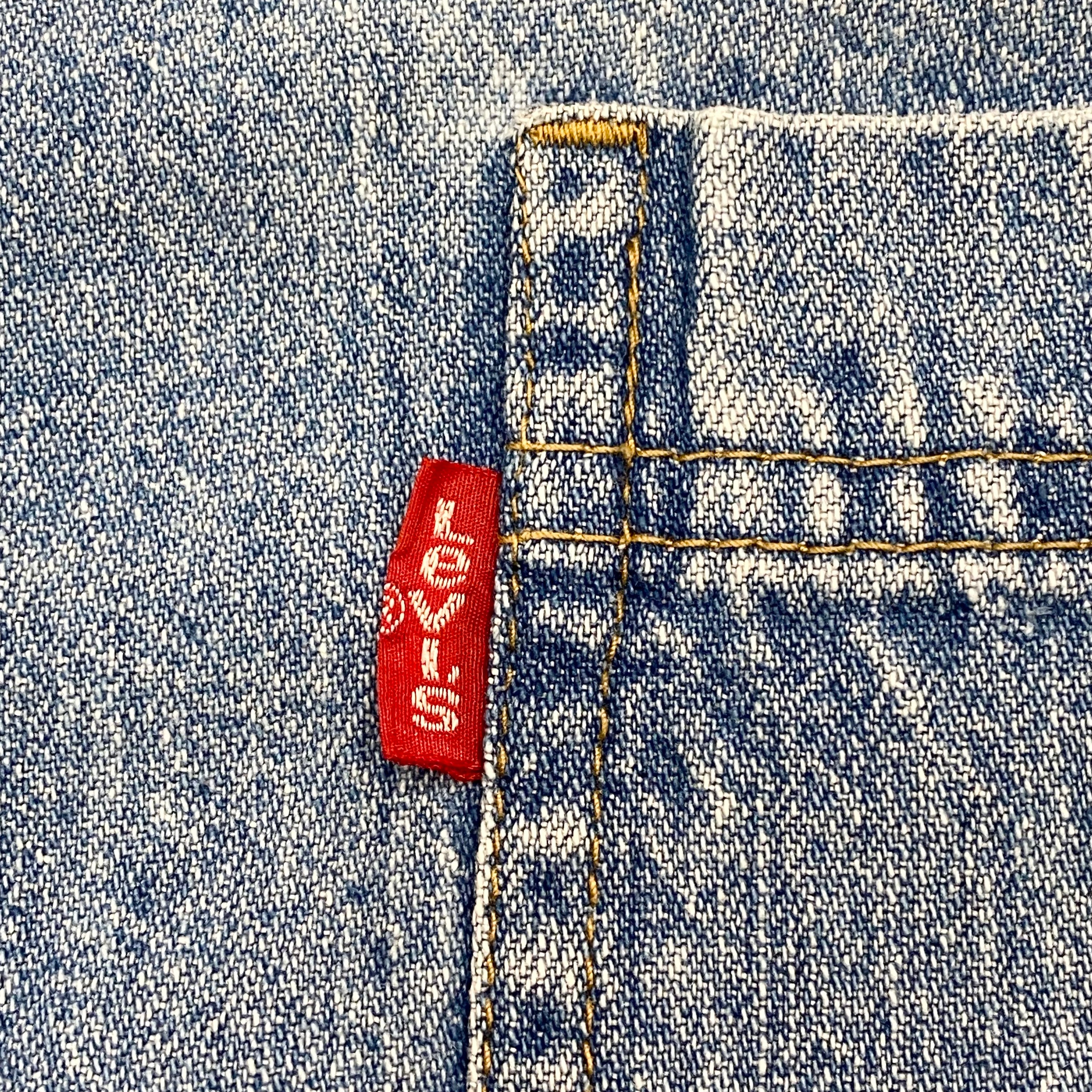 Vintage Levis Red Tab Metal Button Medium Wash Blue Denim Shirt Men’s Large