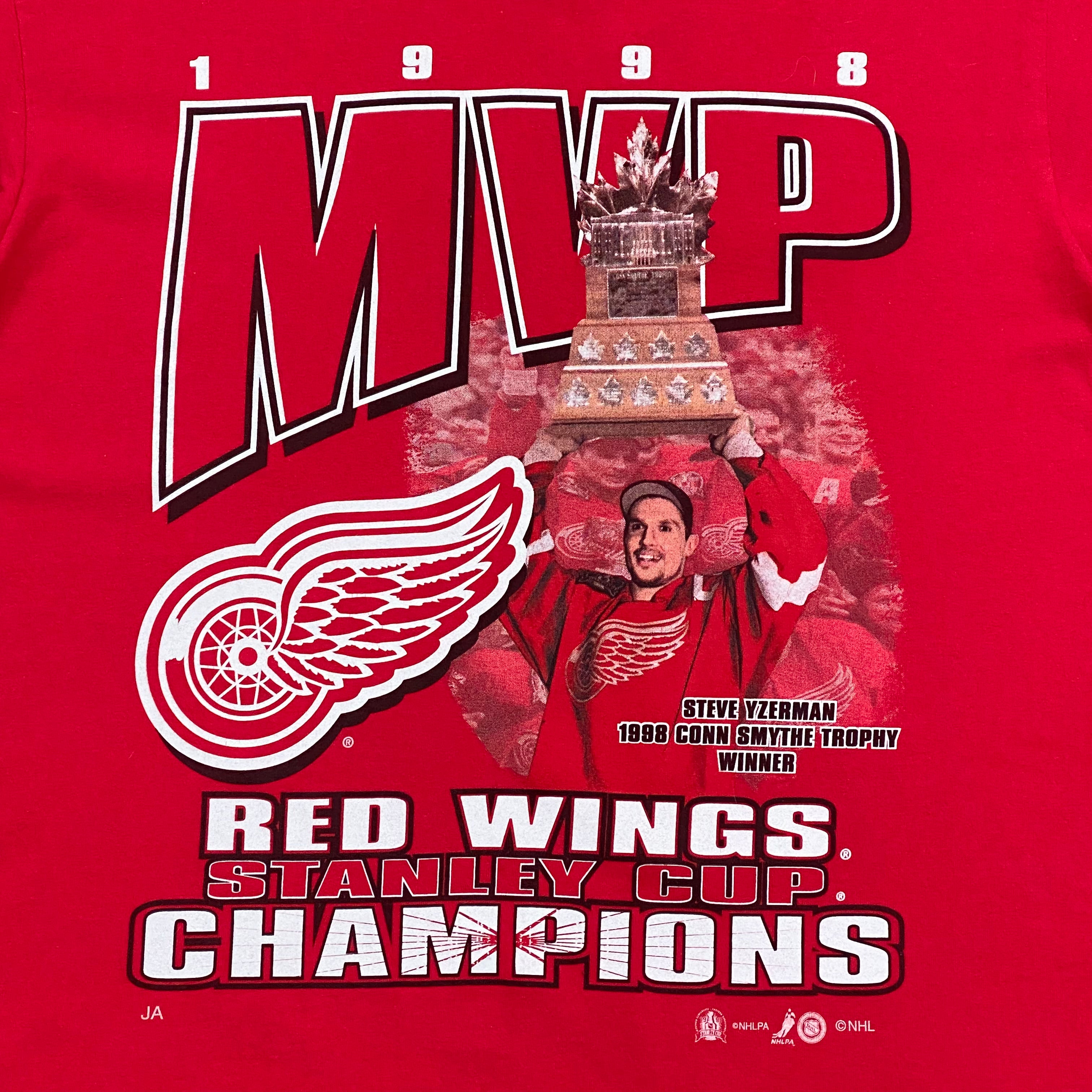 Vintage 1998 NHL Detroit Red Wings Stanley Cup Champions MVP Steve Yzerman T-Shirt Men’s Large
