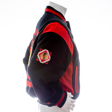 Load image into Gallery viewer, Vintage Chicago Blackhawks Black &amp; Red Jacket Men&#39;s L
