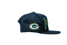 Load image into Gallery viewer, Right side view of Vintage 90&#39;s NFL Green Bay Packers Snapback Hat
