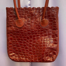 Load image into Gallery viewer, Casa Lopez Leather Shoulder Bag
