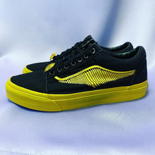 Load image into Gallery viewer, Vans x Harry Potter Golden Snitch Sneakers Men’s Size 7 Women’s Size 8.5

