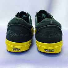 Load image into Gallery viewer, Vans x Harry Potter Golden Snitch Sneakers Men’s Size 7 Women’s Size 8.5
